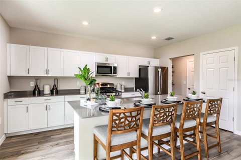 House in Haines City, Florida 5 bedrooms, 268.67 sq.m. № 1773034 - photo 4