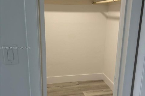 Condominio en alquiler en Aventura, Florida, 1 dormitorio, 70.88 m2 № 2001786 - foto 7