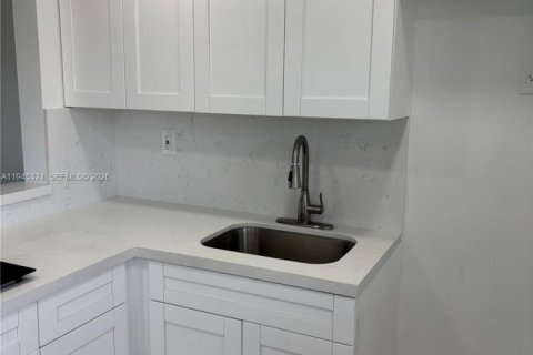 Condominio en alquiler en Aventura, Florida, 1 dormitorio, 70.88 m2 № 2001786 - foto 4