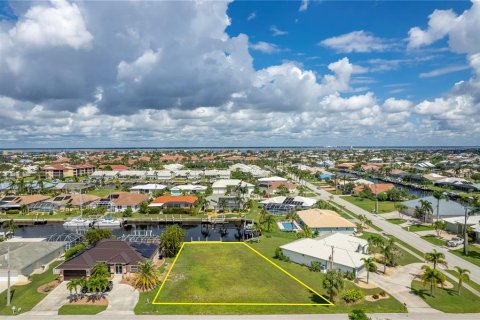 Terreno en venta en Punta Gorda, Florida № 1534872 - foto 1