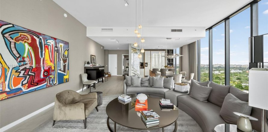 Кондоминиум с 3 спальнями в Майами, Флорида № 1972395