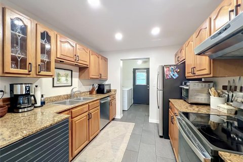 Condo in Maitland, Florida, 3 bedrooms  № 2223721 - photo 16