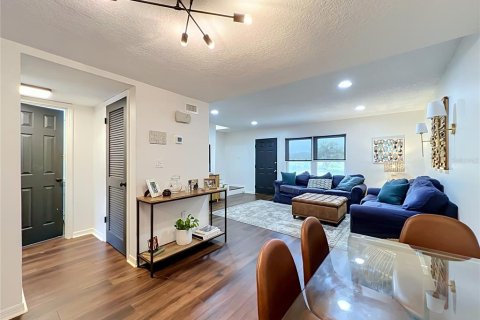 Condo in Maitland, Florida, 3 bedrooms  № 2223721 - photo 12