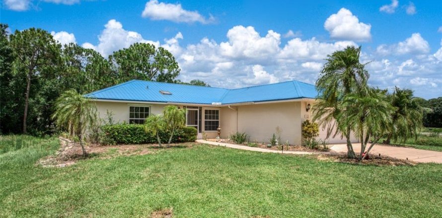 House in Lake Placid, Florida 3 bedrooms, 112.04 sq.m. № 1803093