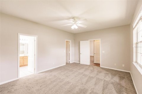 House in Clermont, Florida 4 bedrooms, 221.57 sq.m. № 1845160 - photo 24