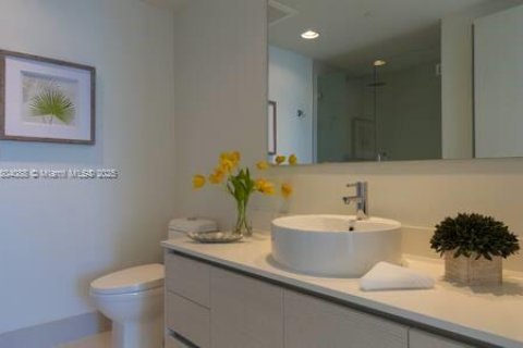 Condo in Hallandale Beach, Florida, 3 bedrooms  № 1940657 - photo 13