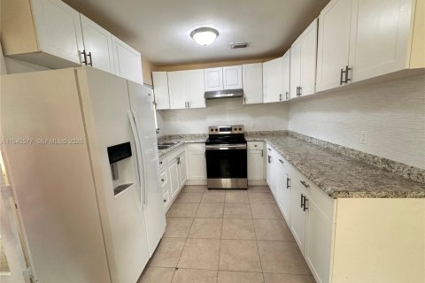 Villa ou maison à louer à Fort Lauderdale, Floride: 3 chambres, 103.86 m2 № 2002522 - photo 5