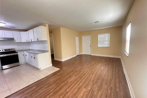 Villa ou maison à louer à Fort Lauderdale, Floride: 3 chambres, 103.86 m2 № 2002522 - photo 3