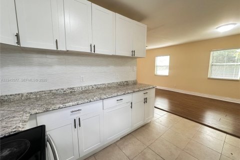Villa ou maison à louer à Fort Lauderdale, Floride: 3 chambres, 103.86 m2 № 2002522 - photo 4