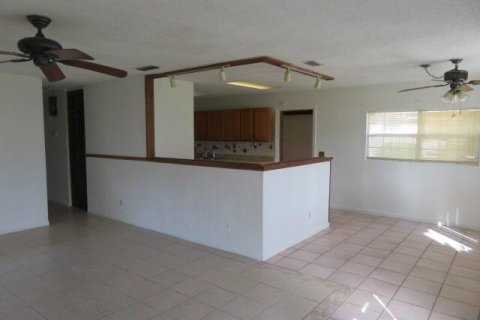 Casa en alquiler en Port St. Lucie, Florida, 3 dormitorios, 172.98 m2 № 2078373 - foto 3