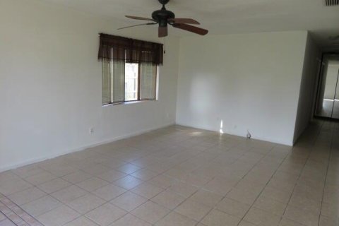 Casa en alquiler en Port St. Lucie, Florida, 3 dormitorios, 172.98 m2 № 2078373 - foto 2