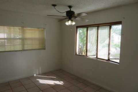 Casa en alquiler en Port St. Lucie, Florida, 3 dormitorios, 172.98 m2 № 2078373 - foto 4