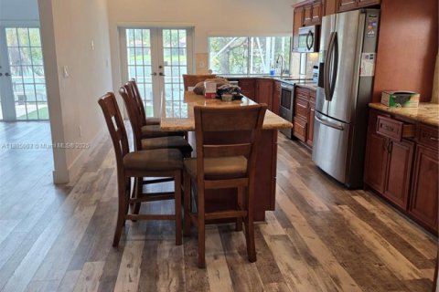 House in Weston, Florida 3 bedrooms, 168.71 sq.m. № 2012856 - photo 4