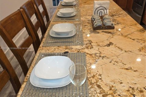 House in Weston, Florida 3 bedrooms, 168.71 sq.m. № 2012856 - photo 8