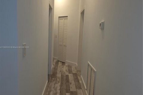 House in Weston, Florida 3 bedrooms, 168.71 sq.m. № 2012856 - photo 16