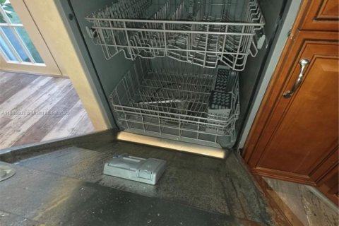 House in Weston, Florida 3 bedrooms, 168.71 sq.m. № 2012856 - photo 9