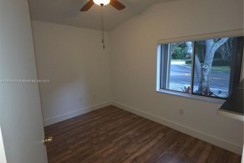 House in Weston, Florida 3 bedrooms, 168.71 sq.m. № 2012856 - photo 19