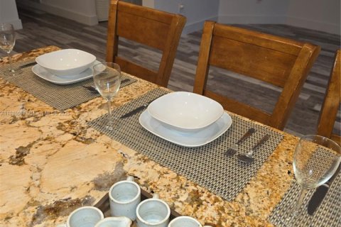 House in Weston, Florida 3 bedrooms, 168.71 sq.m. № 2012856 - photo 7