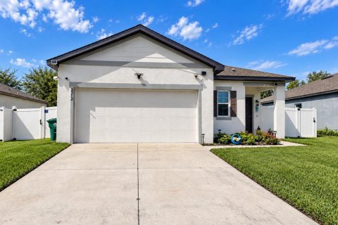 House in Deltona, Florida 3 bedrooms, 142.79 sq.m. № 2364173