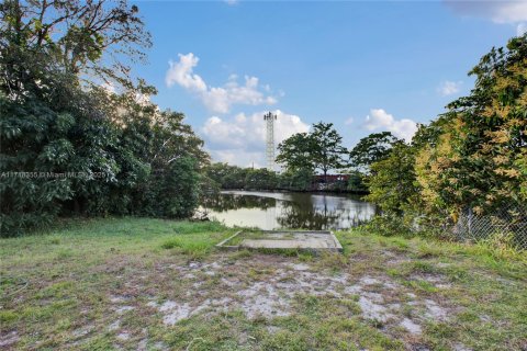 House in Fort Lauderdale, Florida 3 bedrooms, 119.01 sq.m. № 1942323 - photo 9