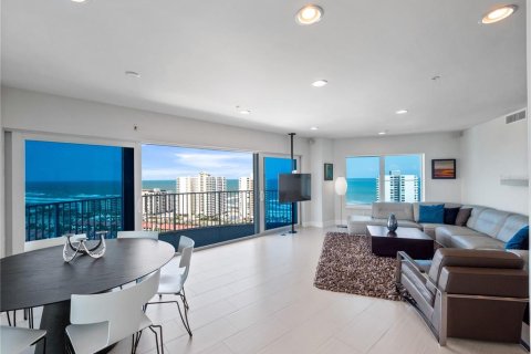 Condominio en venta en Daytona Beach Shores, Florida, 3 dormitorios, 230.4 m2 № 1732330 - foto 11