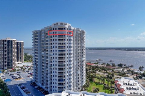 Condominio en venta en Daytona Beach Shores, Florida, 3 dormitorios, 230.4 m2 № 1732330 - foto 3