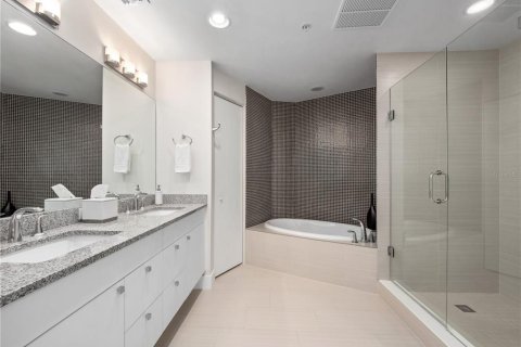 Condominio en venta en Daytona Beach Shores, Florida, 3 dormitorios, 230.4 m2 № 1732330 - foto 28