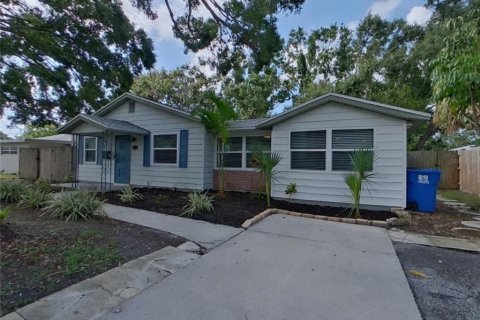 Casa en alquiler en Saint Petersburg, Florida, 3 dormitorios, 111.76 m2 № 1821332 - foto 1