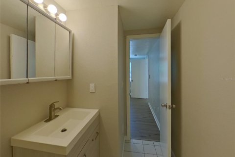 Casa en alquiler en Saint Petersburg, Florida, 3 dormitorios, 111.76 m2 № 1821332 - foto 9