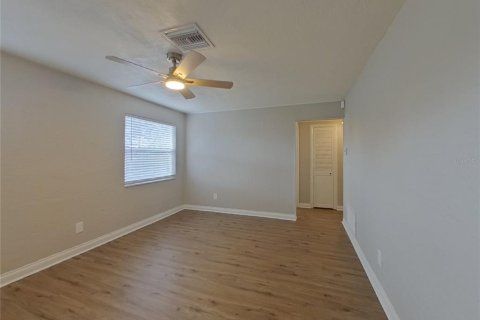 Casa en alquiler en Saint Petersburg, Florida, 3 dormitorios, 111.76 m2 № 1821332 - foto 2