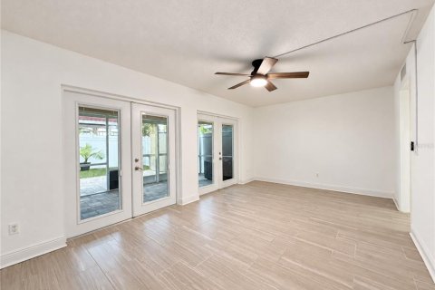Touwnhouse à louer à Tampa, Floride: 2 chambres, 99.78 m2 № 2407017 - photo 13