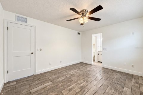 Touwnhouse à louer à Tampa, Floride: 2 chambres, 99.78 m2 № 2407017 - photo 23