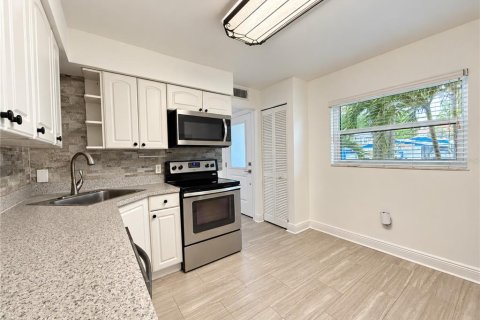 Touwnhouse à louer à Tampa, Floride: 2 chambres, 99.78 m2 № 2407017 - photo 7