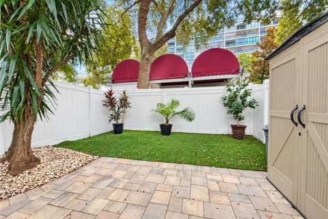 Touwnhouse à louer à Tampa, Floride: 2 chambres, 99.78 m2 № 2407017 - photo 25