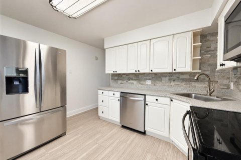 Touwnhouse à louer à Tampa, Floride: 2 chambres, 99.78 m2 № 2407017 - photo 6