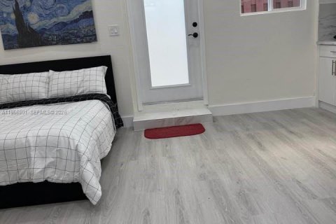 Propiedad comercial en alquiler en Miami, Florida, 1 dormitorio, 173.91 m2 № 2010723 - foto 9