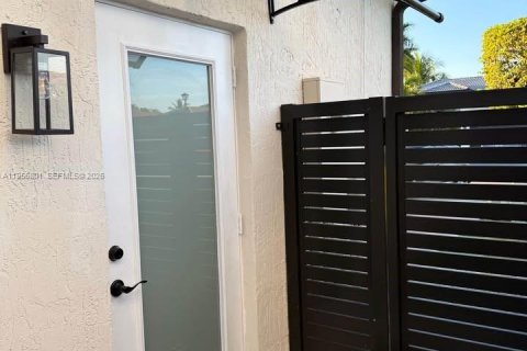 Propiedad comercial en alquiler en Miami, Florida, 1 dormitorio, 173.91 m2 № 2010723 - foto 16