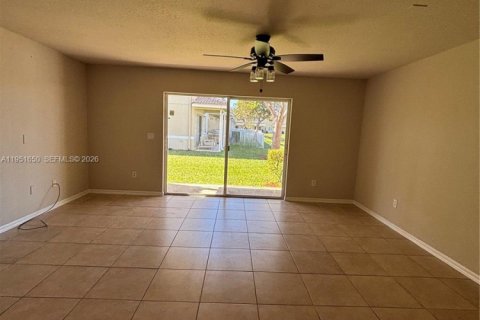 Купить таунхаус в Тамарак, Флорида 2 спальни, 114.27м2, № 2011146 - фото 6