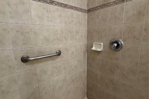 Купить таунхаус в Тамарак, Флорида 2 спальни, 114.27м2, № 2011146 - фото 23