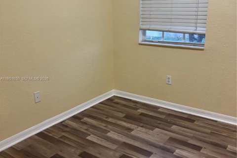 Купить таунхаус в Тамарак, Флорида 2 спальни, 114.27м2, № 2011146 - фото 30