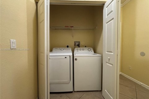 Купить таунхаус в Тамарак, Флорида 2 спальни, 114.27м2, № 2011146 - фото 28