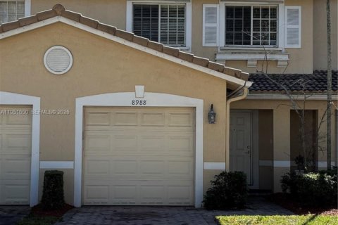 Купить таунхаус в Тамарак, Флорида 2 спальни, 114.27м2, № 2011146 - фото 4