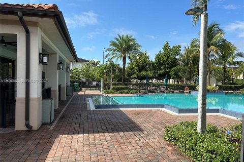 Villa ou maison à louer à Miami, Floride: 3 chambres, 183.95 m2 № 2084516 - photo 16
