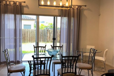 Villa ou maison à louer à Miami, Floride: 3 chambres, 183.95 m2 № 2084516 - photo 8