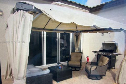 Villa ou maison à louer à Miami, Floride: 3 chambres, 183.95 m2 № 2084516 - photo 17