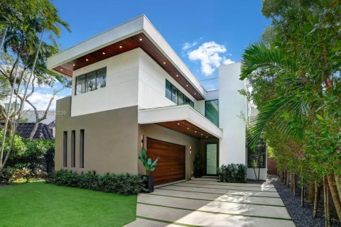 Casa en Miami, Florida 5 dormitorios, 361.02 m2 № 2377038