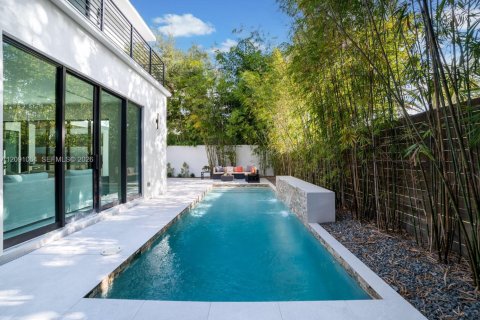 Casa en venta en Miami, Florida, 5 dormitorios, 361.02 m2 № 2377038 - foto 22