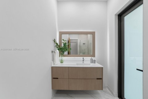 Casa en venta en Miami, Florida, 5 dormitorios, 361.02 m2 № 2377038 - foto 11