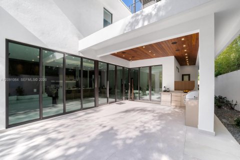 Casa en venta en Miami, Florida, 5 dormitorios, 361.02 m2 № 2377038 - foto 20
