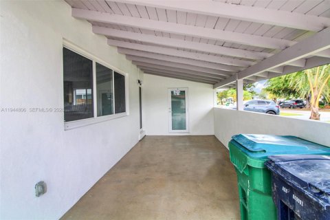 Casa en venta en Miami, Florida, 3 dormitorios, 169.36 m2 № 2002941 - foto 22
